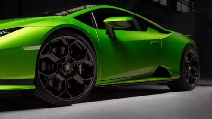 Lamborghini'nin ilk hibrit modeli ortaya çıktı